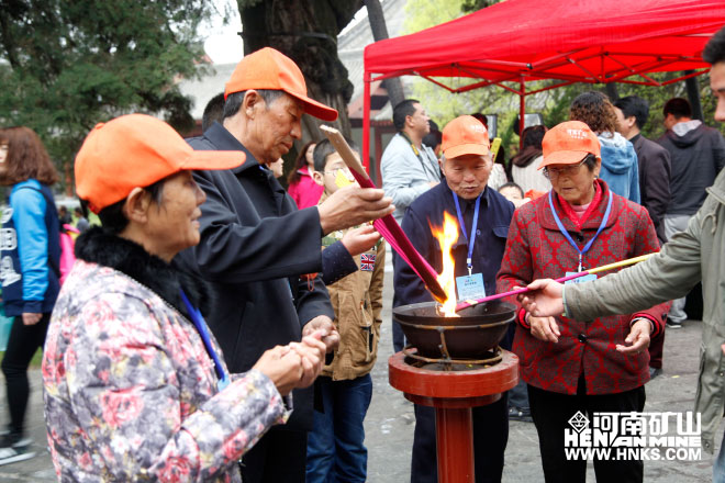 黃帝陵請(qǐng)香祭祖.jpg